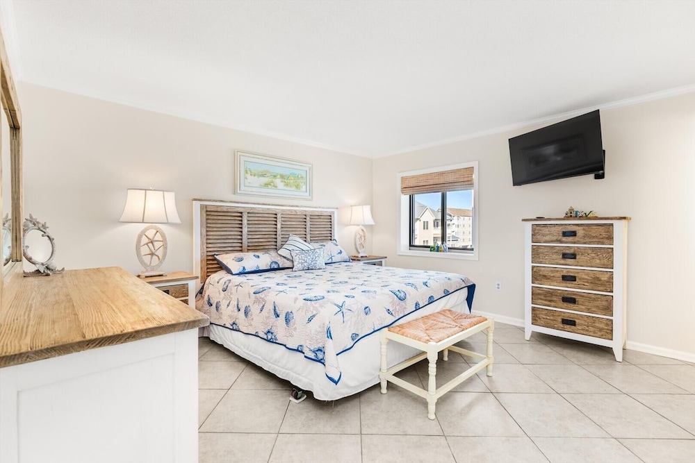 Golden Surf 301 2 Bedroom Condo
