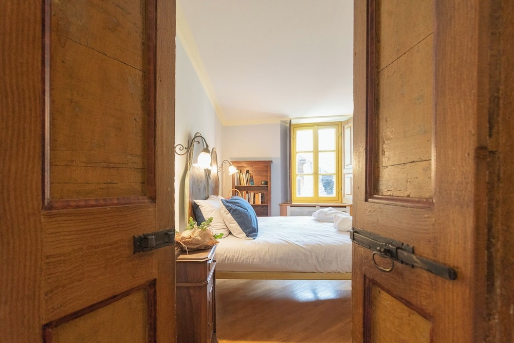 Villa Torre di Palanzo With Magnificent View by Rent all Como