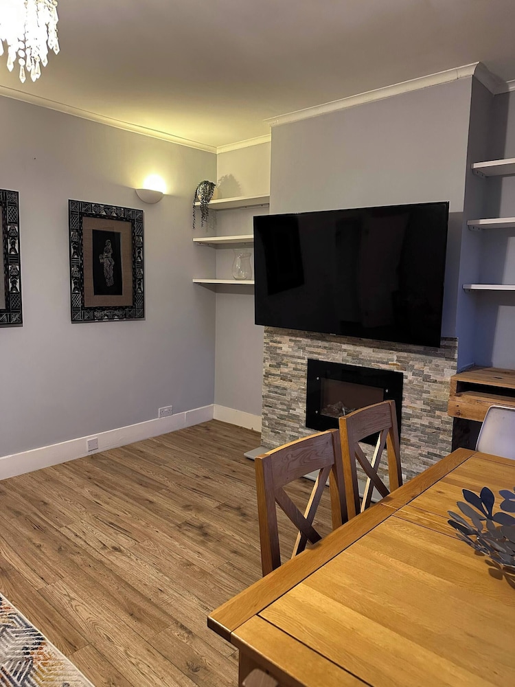 Bright Open-plan Apartment in Welling, South East London