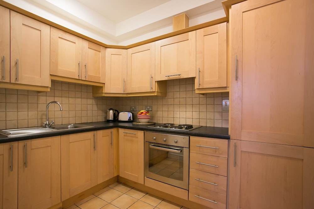 Georgian Square Apartments