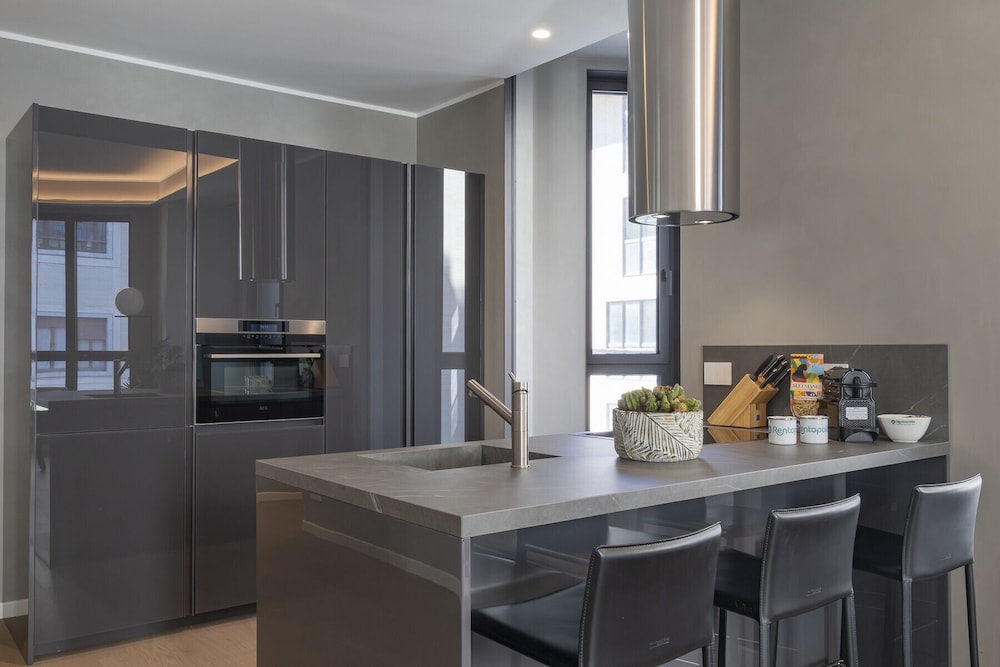 San Babila Central Tower by Rentopolis - High-end 1bdr with panoramic terrace overlooking Duomo