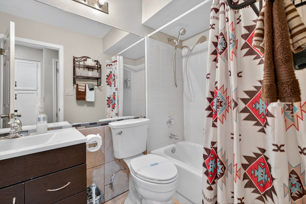 Tempe Oasis With Fire Pit & Bbq Lounge 2 Bedroom Home