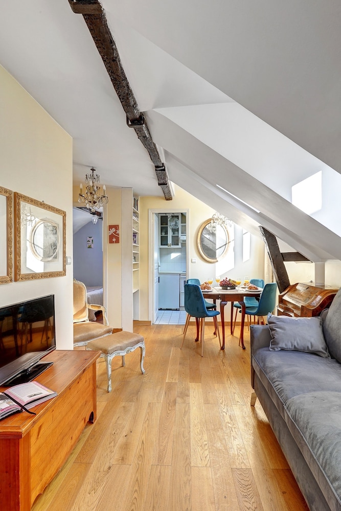 Comfortable 1BR in Latin Quarter