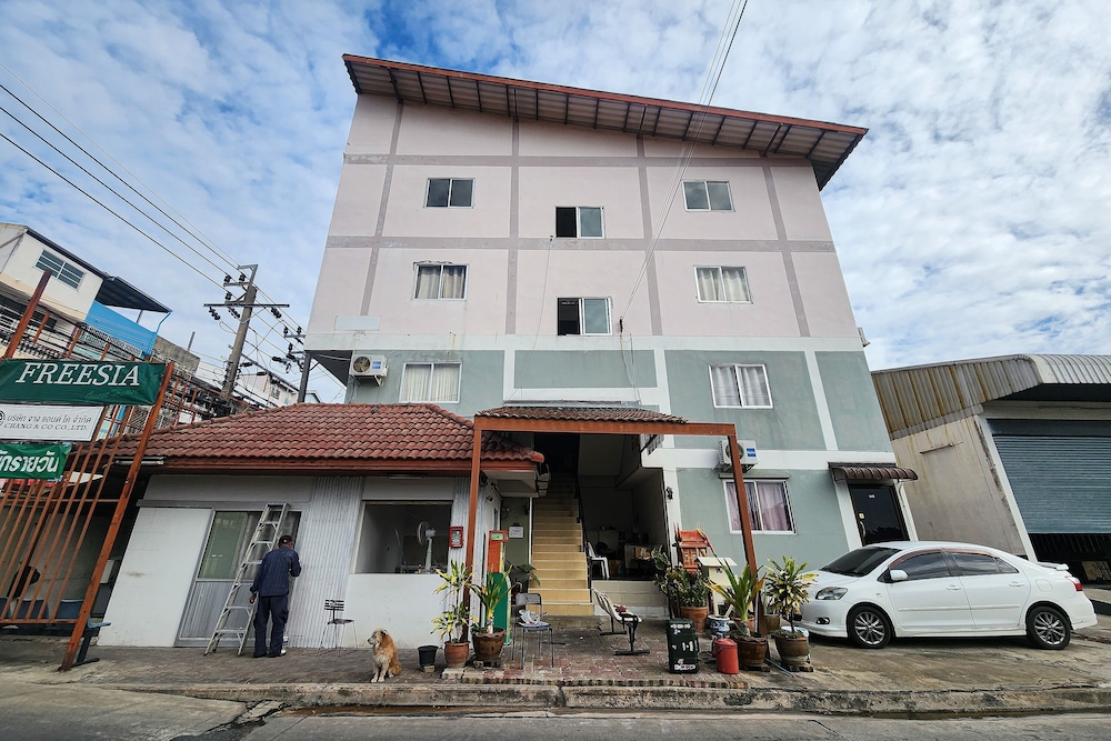 Hotel Freesia Guesthouse Suvarnabhumi - Image 1