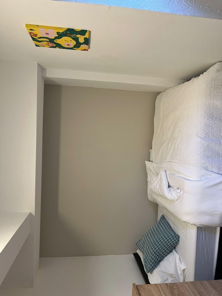 5 Bedroom Cosy Bloxwich Stay - Wifi & Free Parking