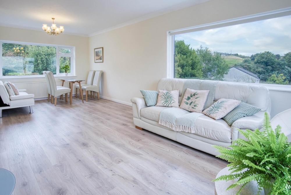Longview - 4 Bedroom Holiday Home - Pembroke Dock