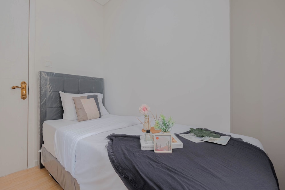 Spacious 3Br At Daan Mogot City Apartment