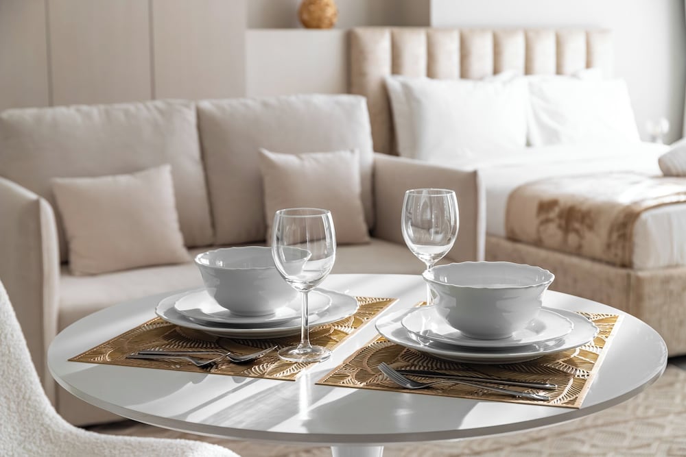 SIMPLY COMFORT  Bright Apartments Steps from Marina Walk