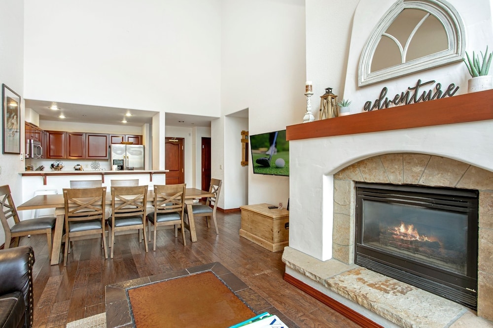 304 Spruce Tree Lodge 3 Bedroom Condo by Redawning