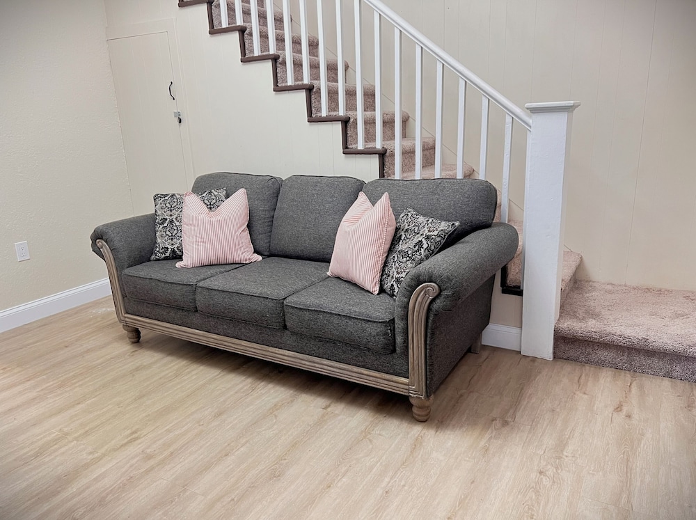 Comfortable Room Rentals Outlets & Kingsky Academy