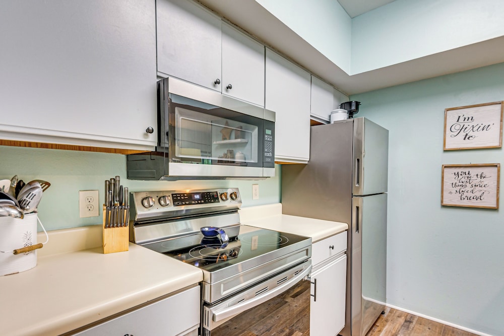 7 Mi to The Wharf: Gem w/ Beach Access