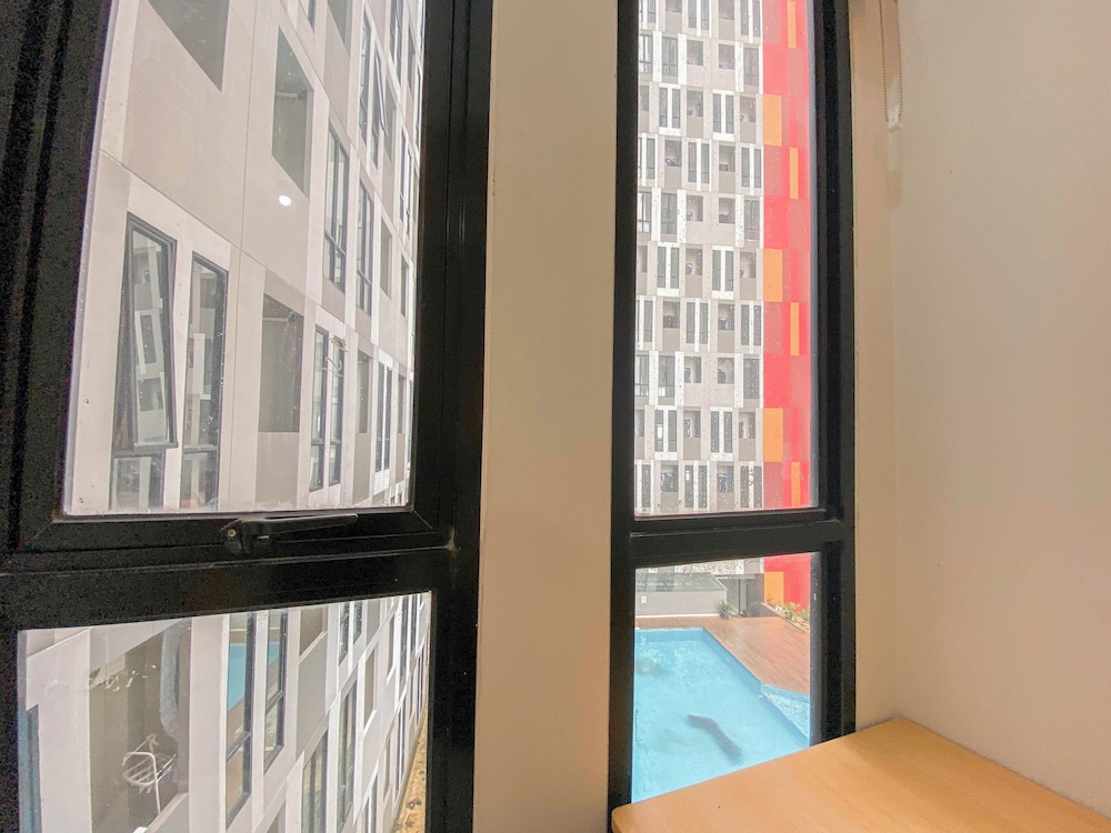 Cozy And Enjoy Living Studio At The Alton Apartment