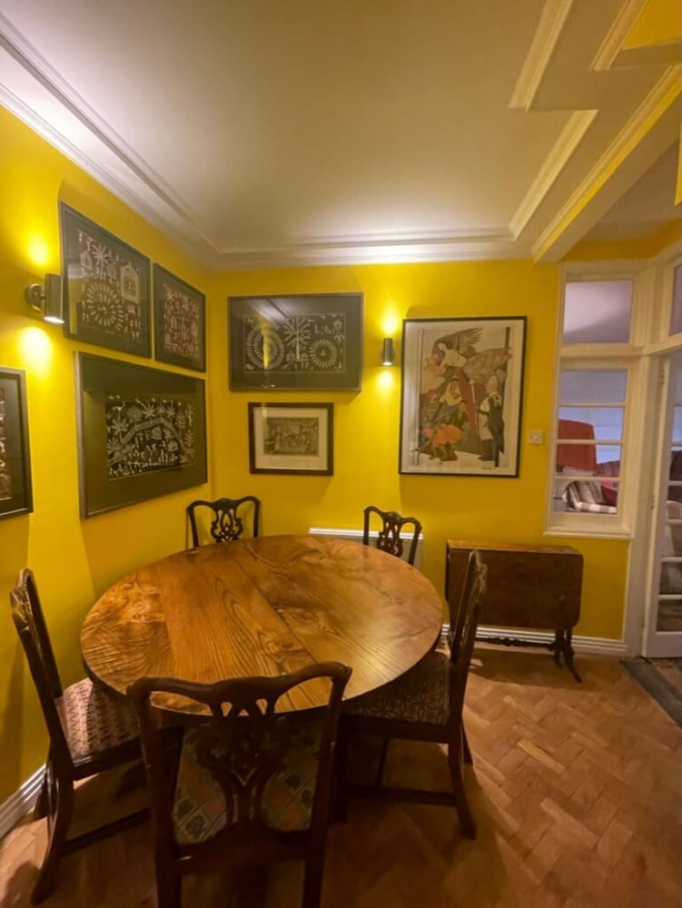 Expansive 4BD Home- 15 min From Buckingham Palace!