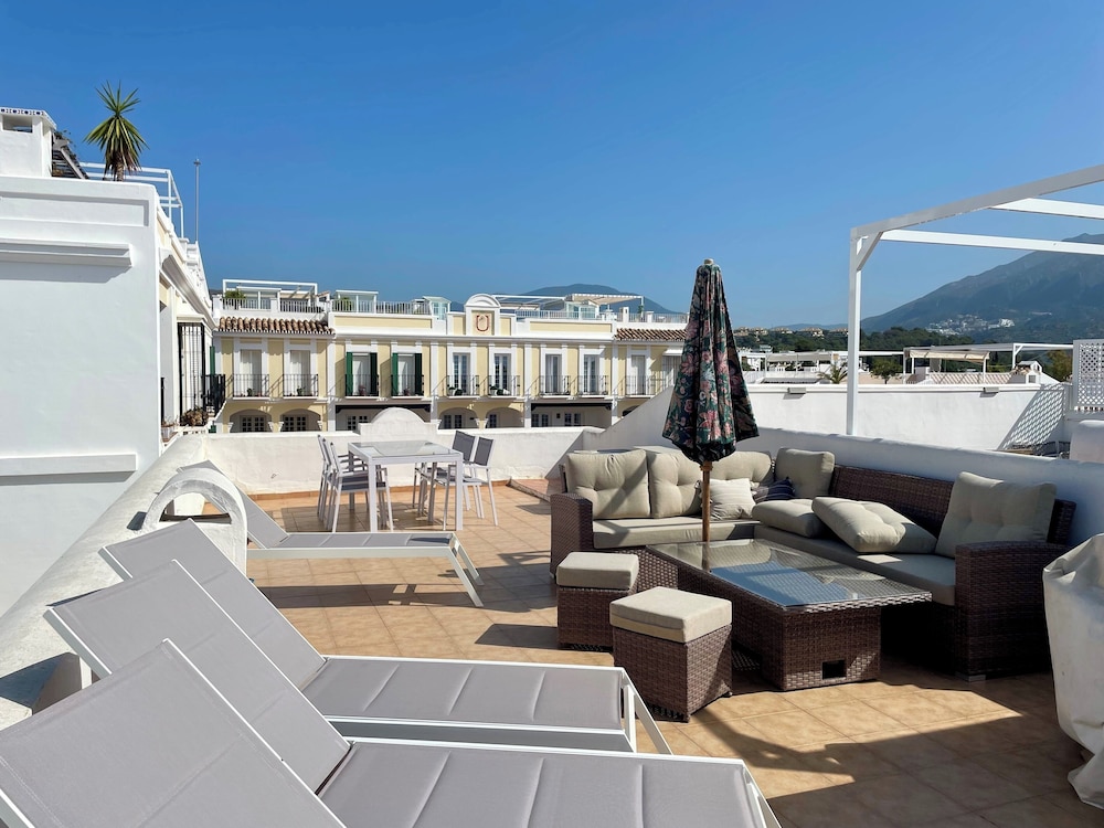 Marbella - House - Sleeps 4 - Pool - Parking