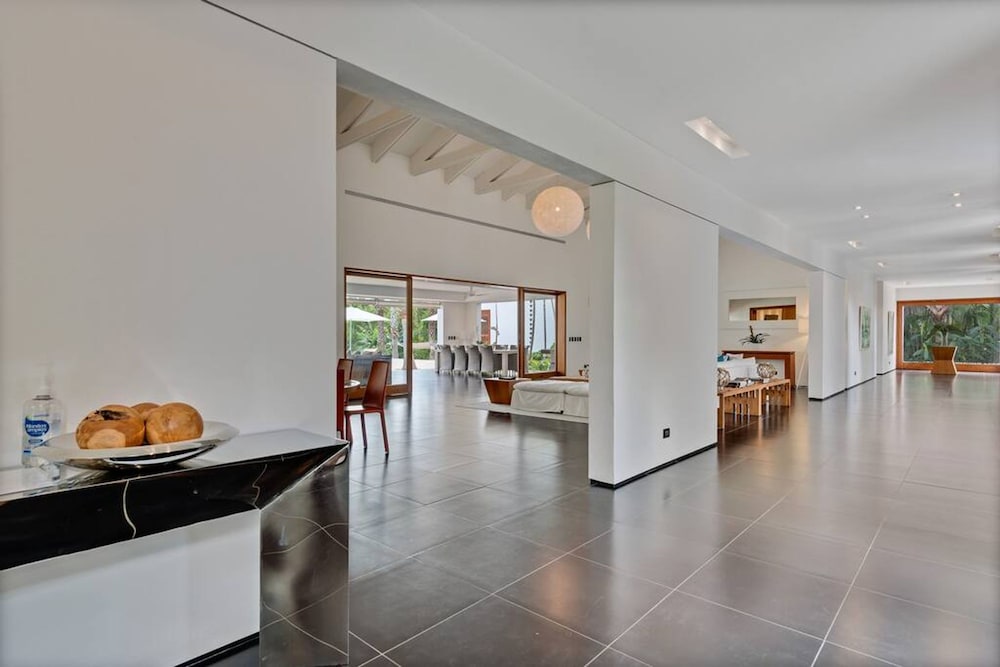 Beautifully-designed Contemporary Villa