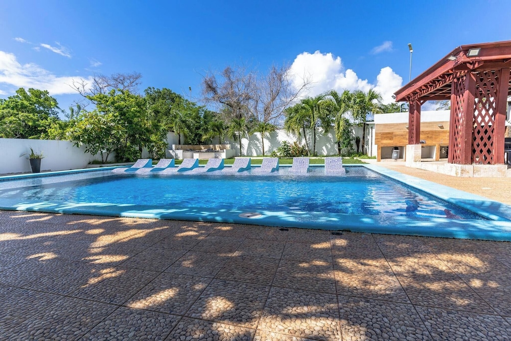 Natural Pool Villa Perfect for Families