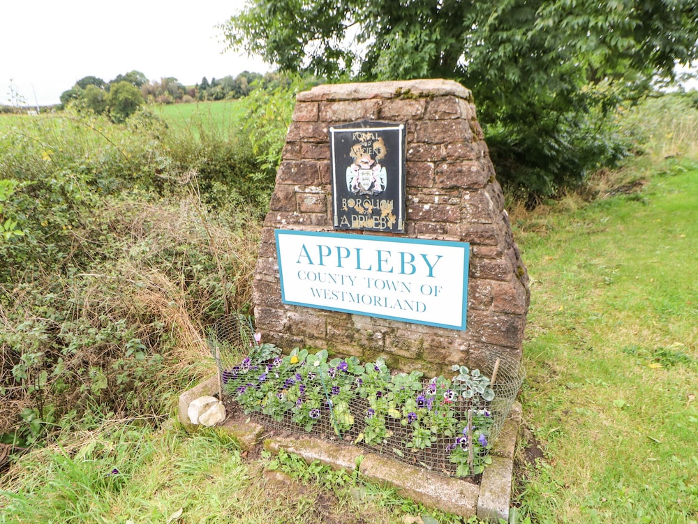 Holly Lodge