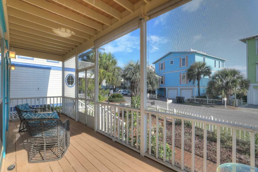 Holiday House by Avantstay Oceanview, Steps to Beach