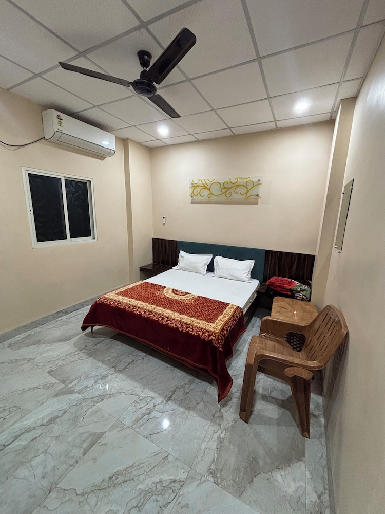 SHRI KRISHNA HOTEL