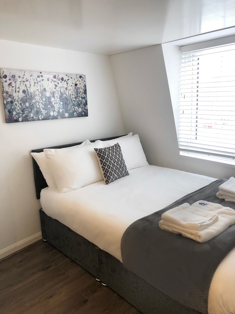 Fox House, Studio Apartments