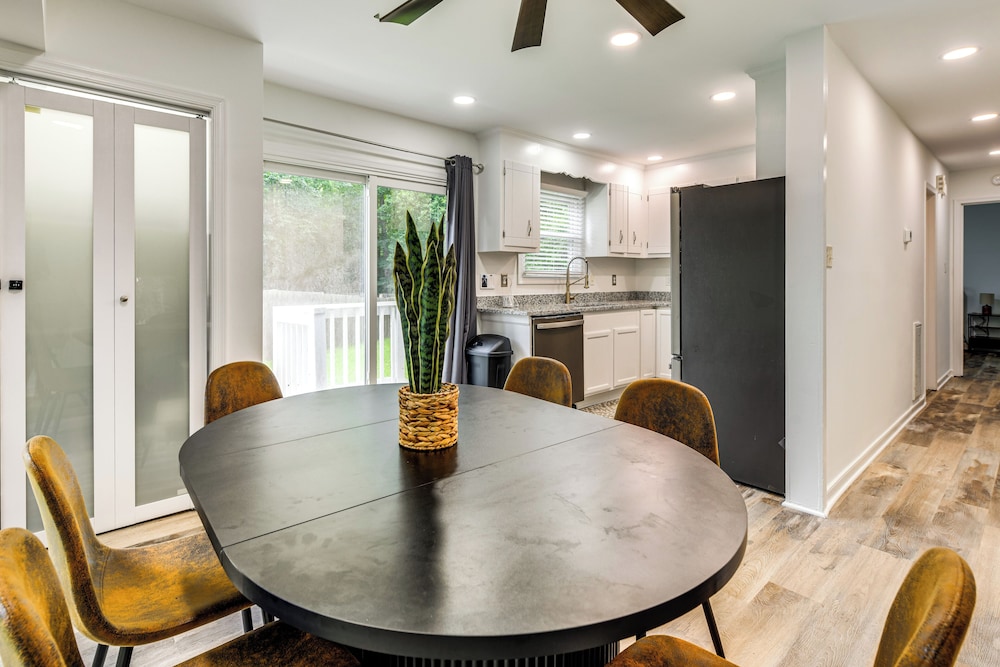 Game Room + Yard: Updated House in Chester!