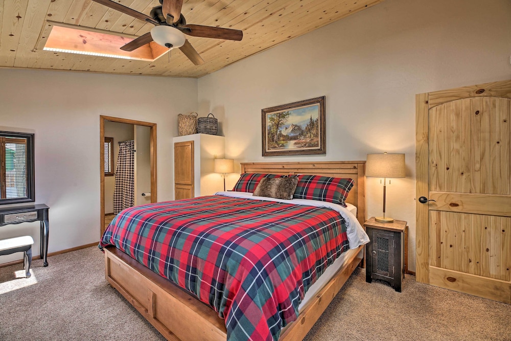 Deck + Yard: Family-friendly Pinetop Retreat view 3