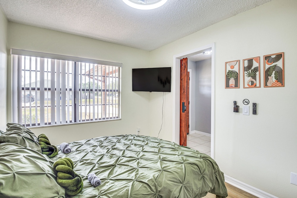 6 Mi to Gemini Springs Park: Chic Home w/ Pool!