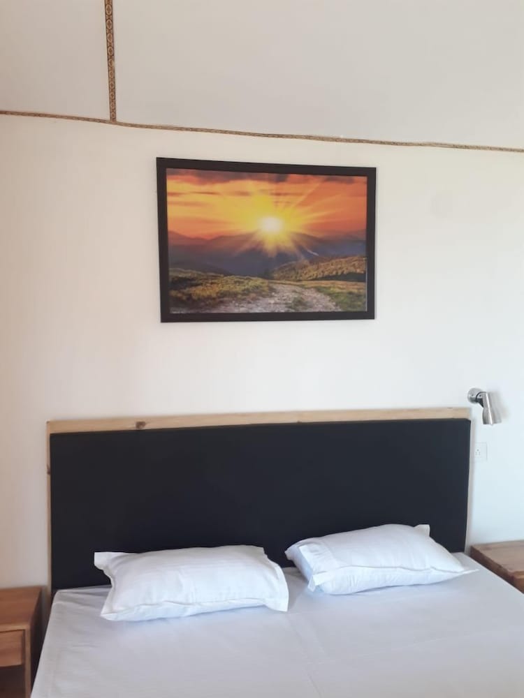 Belleza Inn Dhanagiri Kanatal view 5