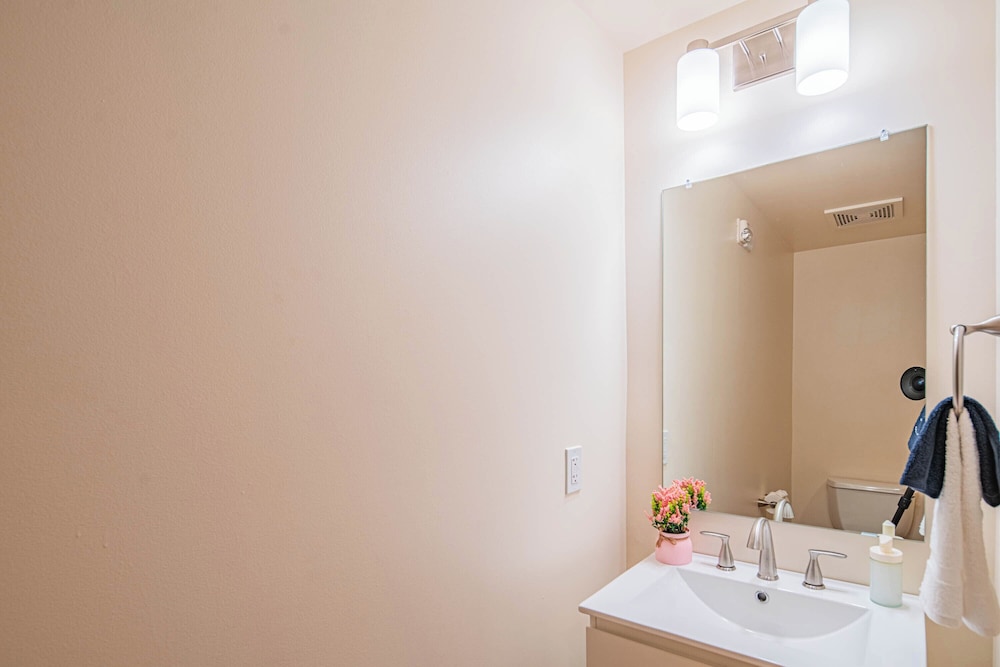ROVE LIVING/KL - 44 Monroe