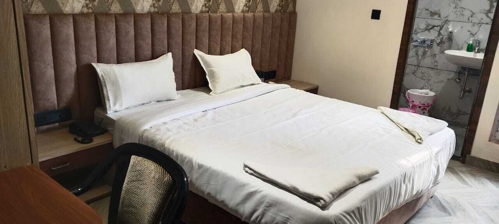 Hotel B K Stay
