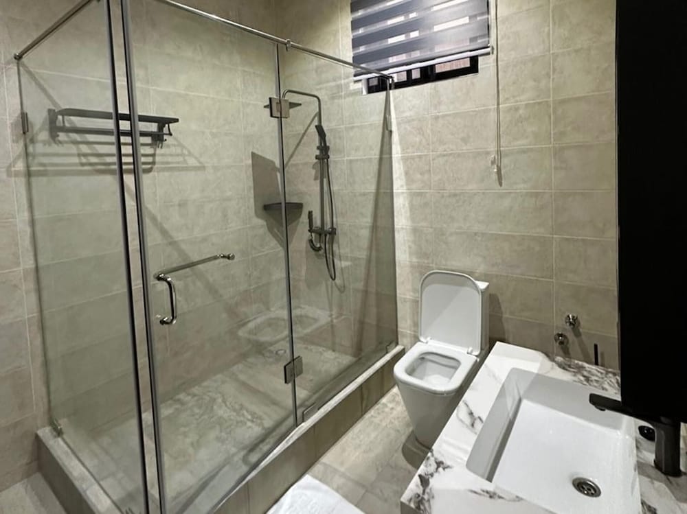 2BR Apartment With Pool and Wifi Near Airport