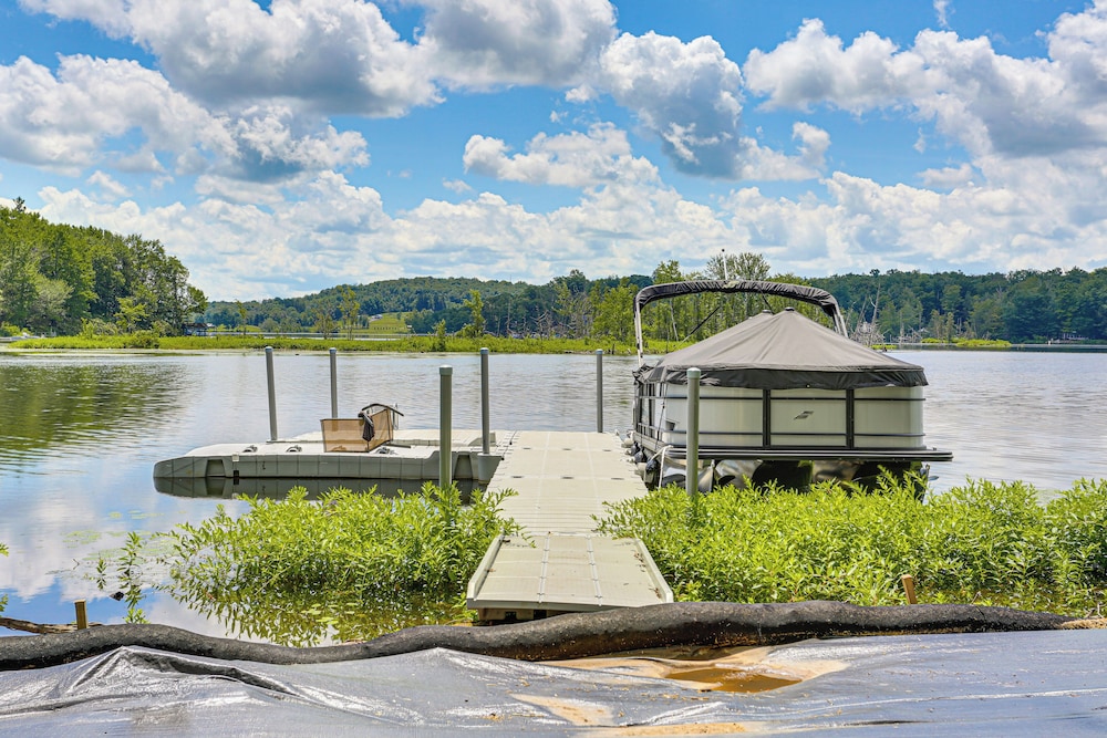 Boat, Fish & Unwind: Waterfront Gem in Pocono Mtns