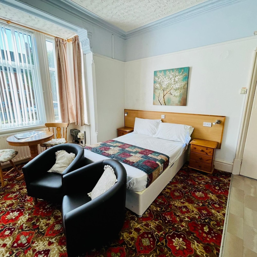 Lyndene Holiday Apartments
