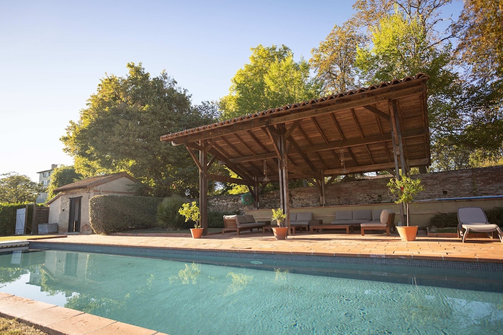 18th Century Ch Teau With Stunning Pool Gardens