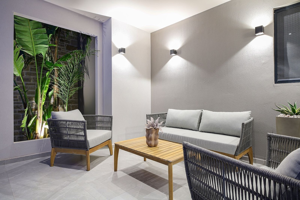 Bella Casa - Newly Built Designer Villa