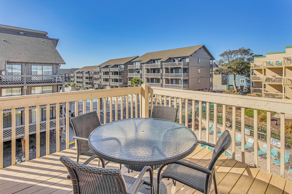 Walk to Ocean: Pool-view Condo in Myrtle Beach!