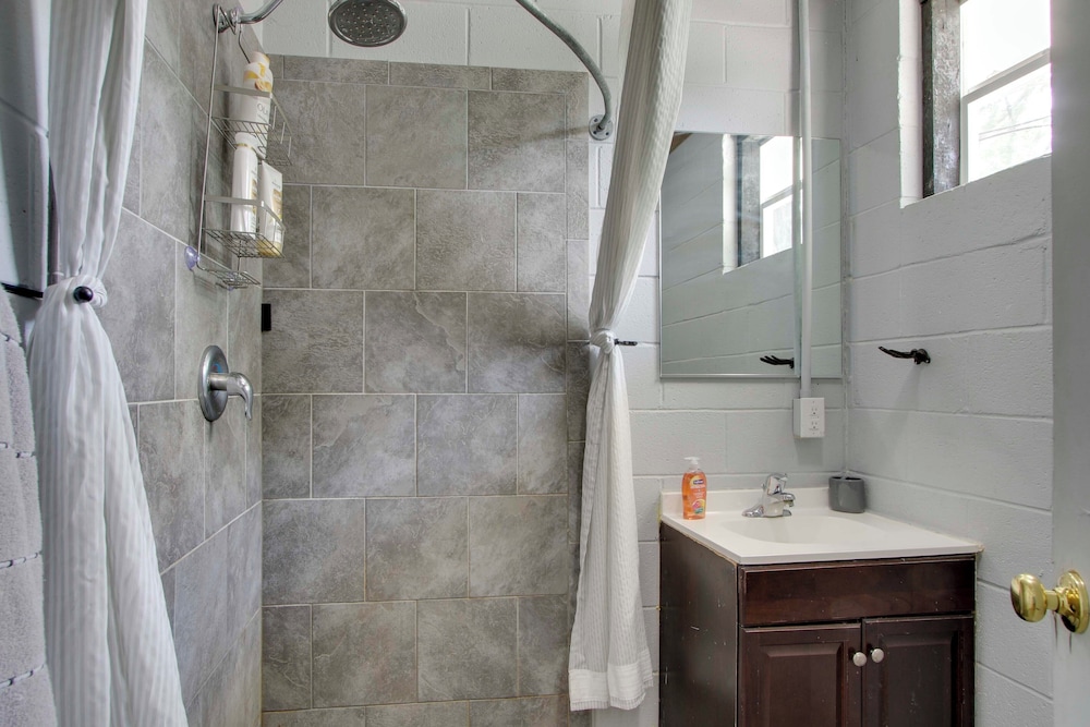 Commuter-friendly Rental Unit in Greenwood!