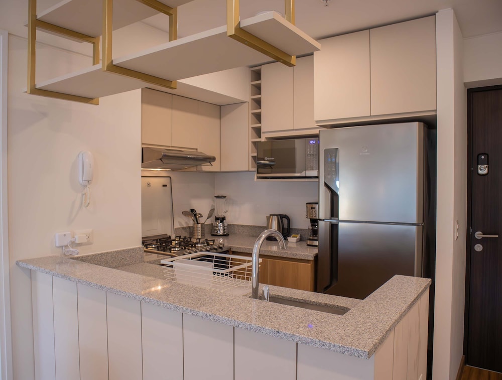 w Amazing 2BR w Balcony in San Isidro