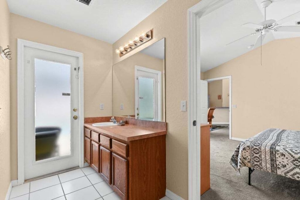 Reserve Retreat - Gated 4br With Pool Near Disney 4 Bedroom Villa
