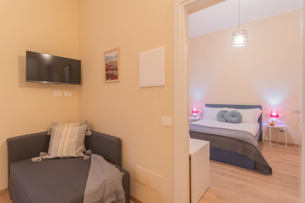 Simar Apartments Nearby Como S G Train Station