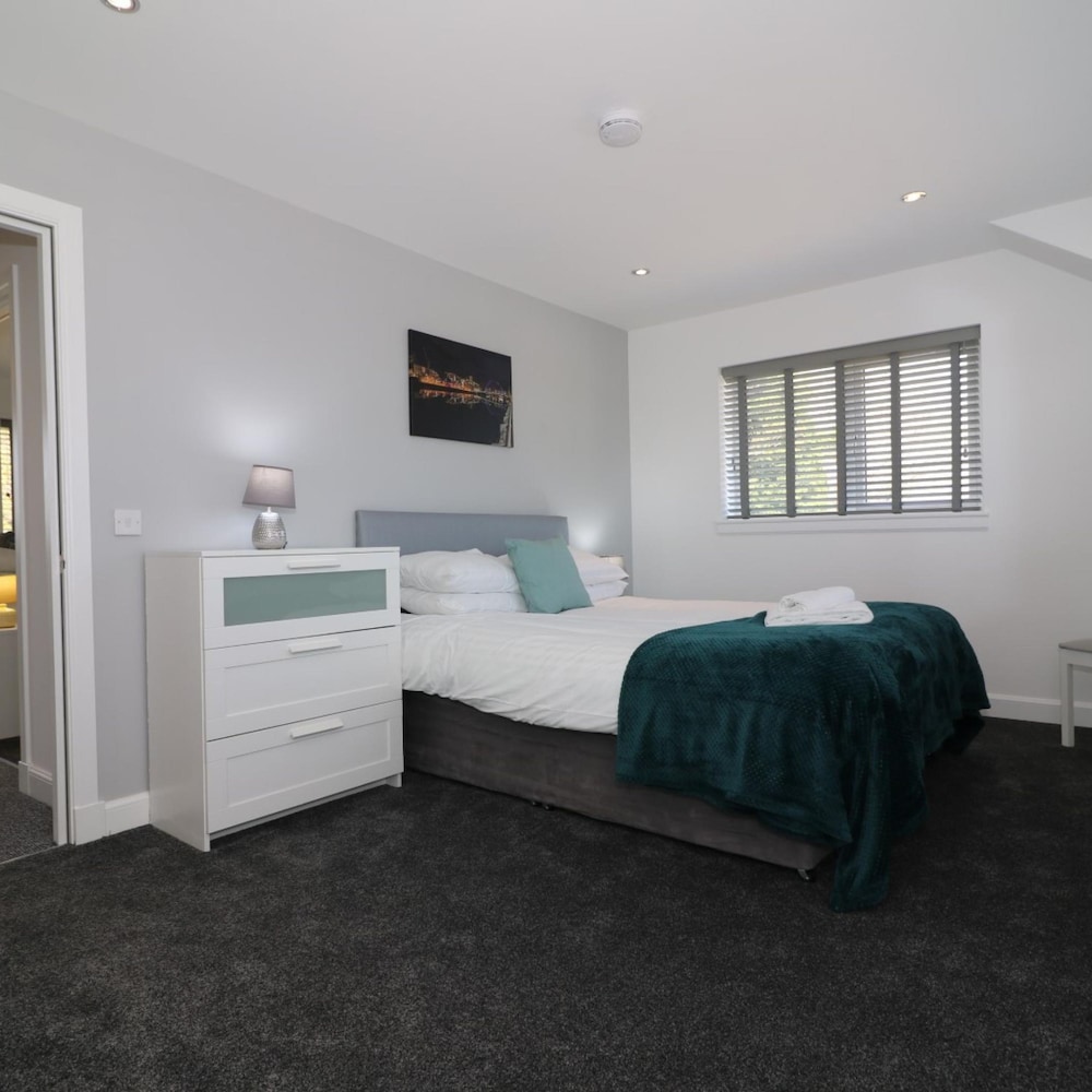 Railway House 5 bed - Maryhill