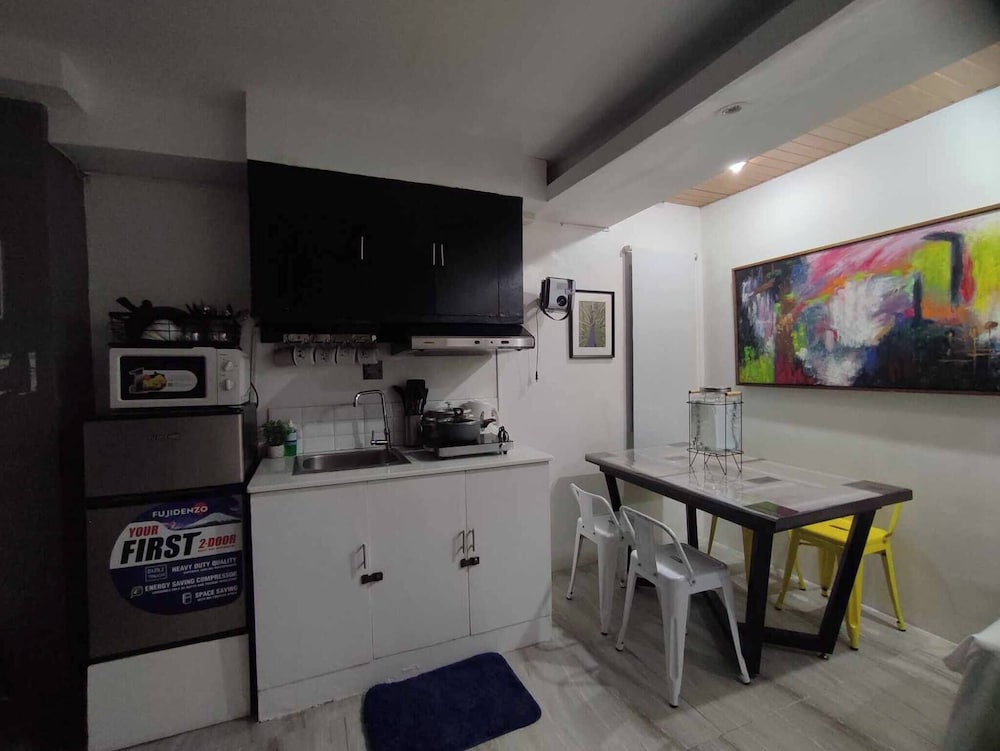 L1 Twin Bed Staycation in Bonifacio Global City