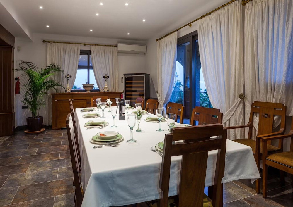 Villa With Direct sea Access