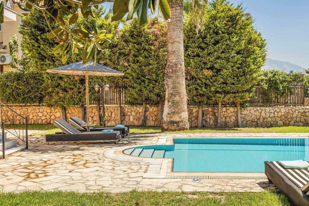 Villa Sarlata Sea View