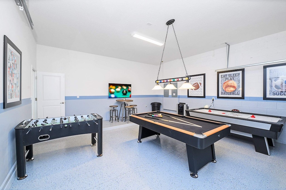 Upstay Luxury Resort Home w Pool & Patiosleeps 26