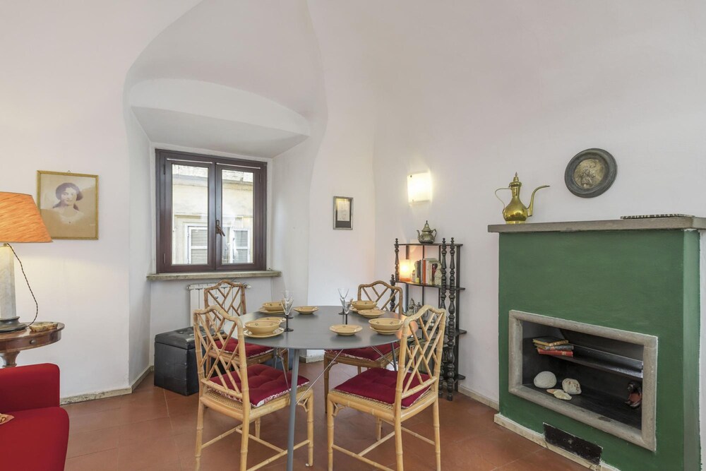 Diana in Pantheon Apartment