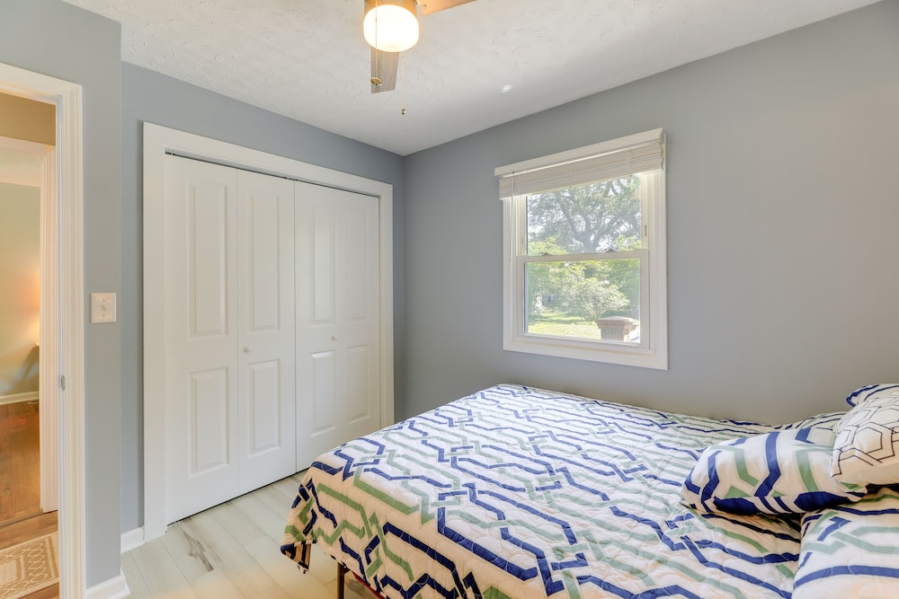 Well-equipped Morehead City Home ~ 5 Mi to Beach! view 4