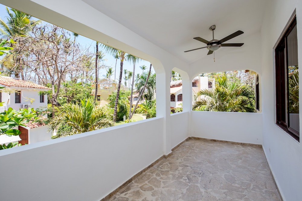 Los Corales Beach Village