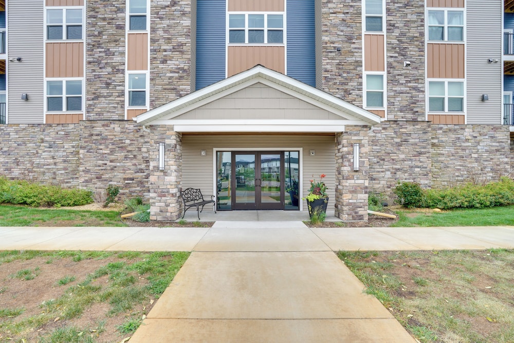 4 Mi to National Sports Center: Apt in Blaine
