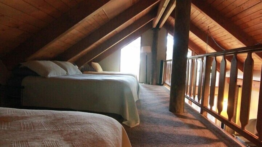 Scenic Wonders Treehouse Lodge 2 Bedroom view 3